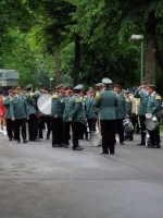 97 KB: Antreten zum Fahnenmarsch auf der Paradestraße