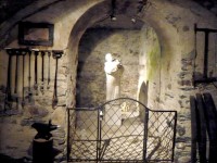 125 KB: Denkmal für den findigen Benediktinermönch Dom Pérignon